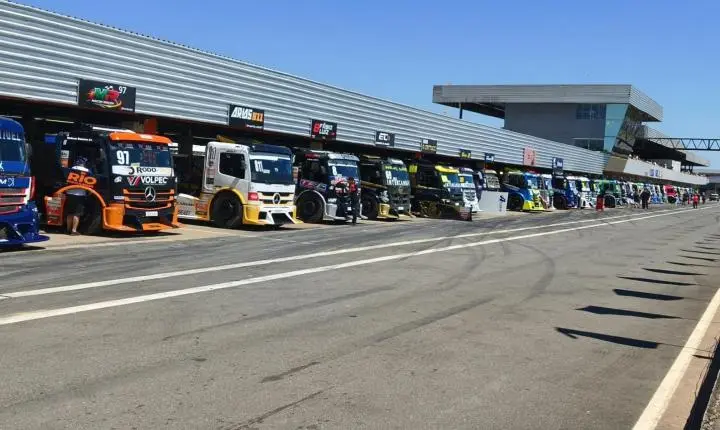 Acelerando com os Brutos da Copa Truck, evento este ocorrido em Curvelo 