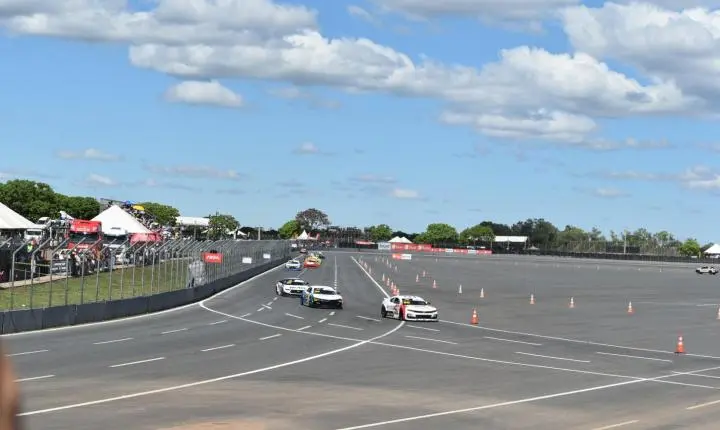 Copa Nascar em Curvelo sempre um show de velocidade e grandes emoções 