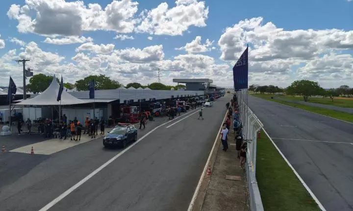Copa Nascar em Curvelo sempre um show de velocidade e grandes emoções 