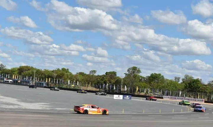 Copa Nascar em Curvelo sempre um show de velocidade e grandes emoções 