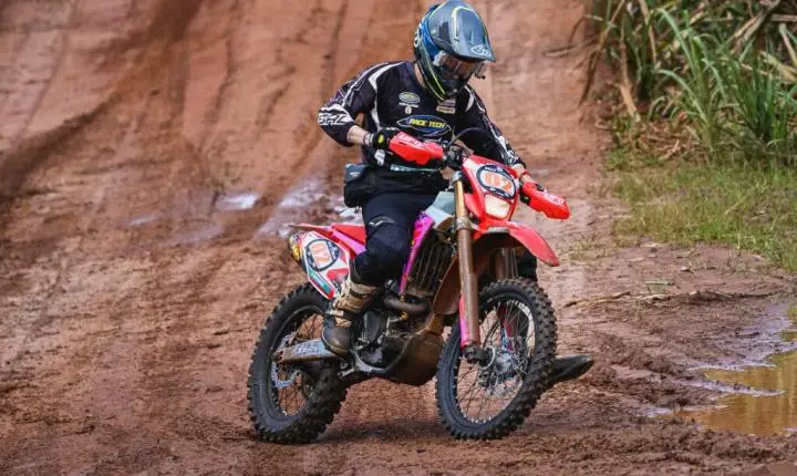 Nicolas Rodriguez (Motos) e Bruno Varela (UTVs) são os campeões do Rally Poeira 2026