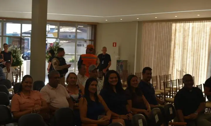Reinauguração da Câmara Municipal de Felixlândia com um sucesso 