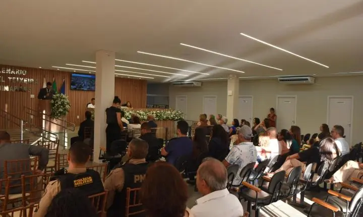 Reinauguração da Câmara Municipal de Felixlândia com um sucesso 