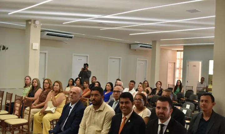 Reinauguração da Câmara Municipal de Felixlândia com um sucesso 