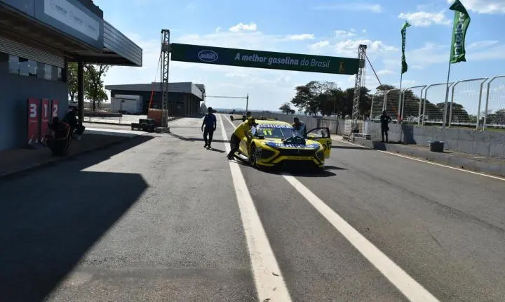 Stock Car passou por Curvelo e a adrenalina sempre em alta com muitas emoções 
